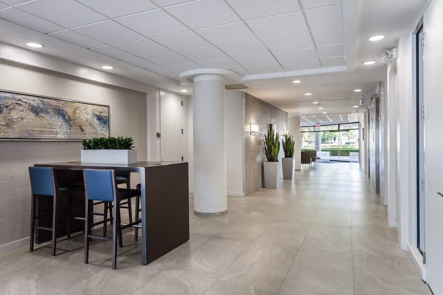 More Photos Of 3440 Hollywood Blvd, Hollywood Unknown For Lease