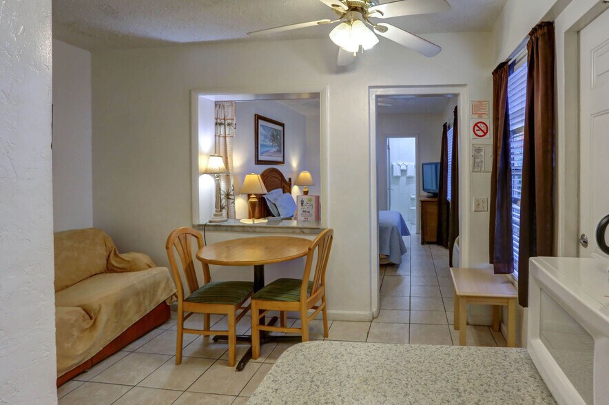 More Photos Of 1219 S Federal Hwy, Hollywood Hotel For Sale