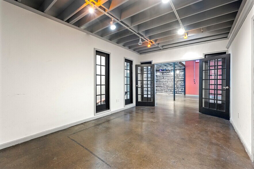 More Photos Of 949 W Marietta St NW, Atlanta Office For Sale