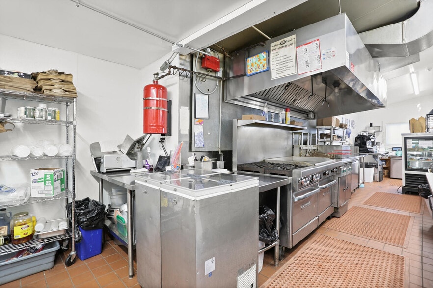 More Photos Of 222 Hillspoint Rd, Westport Restaurant For Lease