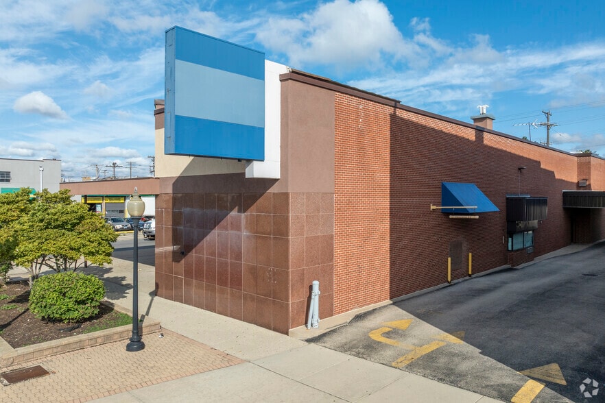 More Photos Of 6650 Cermak Rd, Berwyn Bank For Sale