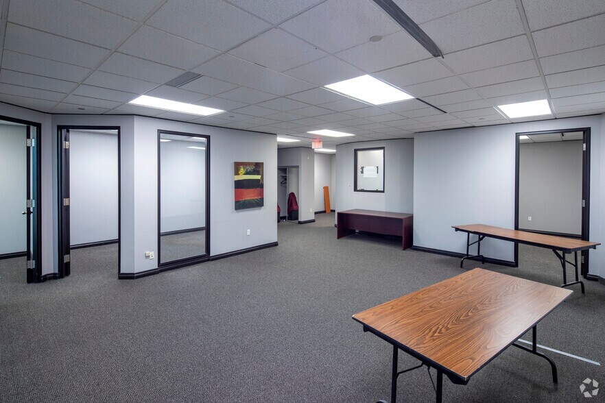 More Photos Of 5500 N Service Rd, Burlington Office For Lease