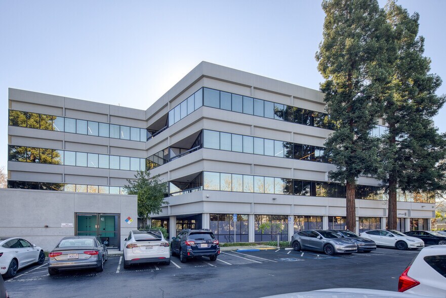 More Photos Of 6000 Stoneridge Mall Rd, Pleasanton Office For Lease