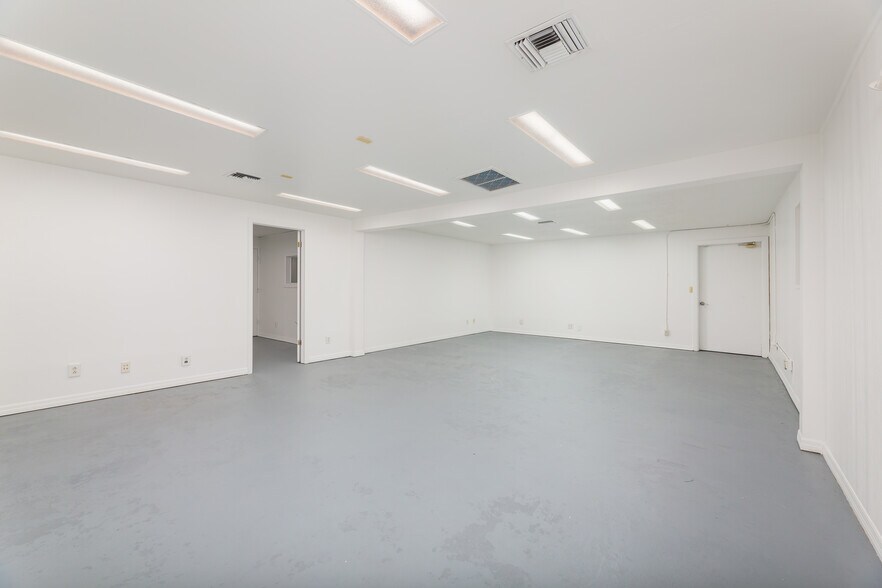 More Photos Of 128 Tomahawk Dr, Indian Harbour Beach Warehouse For Lease