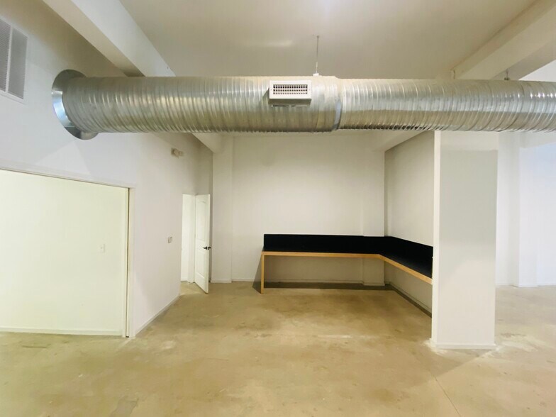 More Photos Of 188 Coxe Ave, Asheville Showroom For Lease