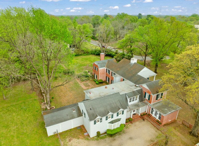 More Photos Of 600 Crockett Cir, Paris Specialty For Sale