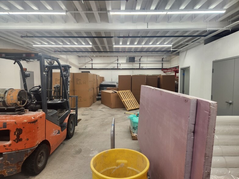 More Photos Of 15 Sproat St, Middleborough Industrial For Lease