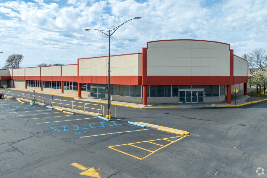 More Photos Of 31001-31145 Harper Ave, Saint Clair Shores Storefront For Lease
