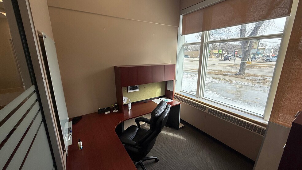 More Photos Of 1460 Corydon Av, Winnipeg Office For Lease