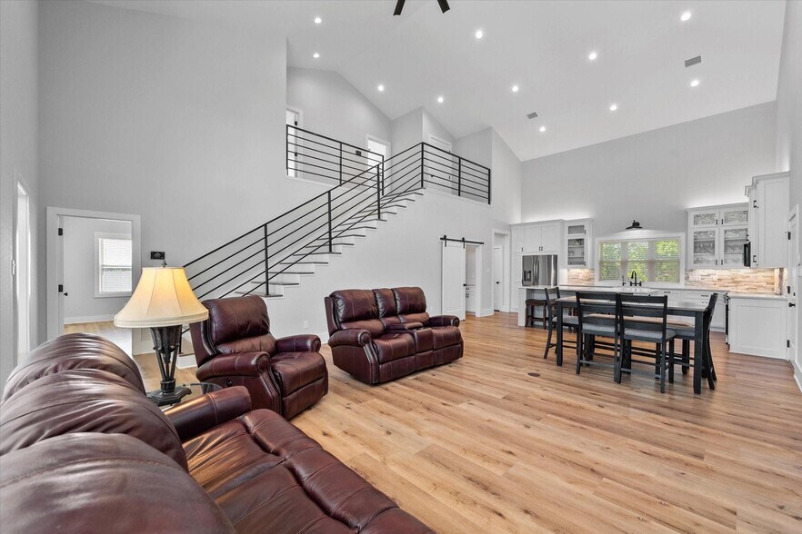 More Photos Of 121 Elm, Kerens Lodge Meeting Hall For Sale