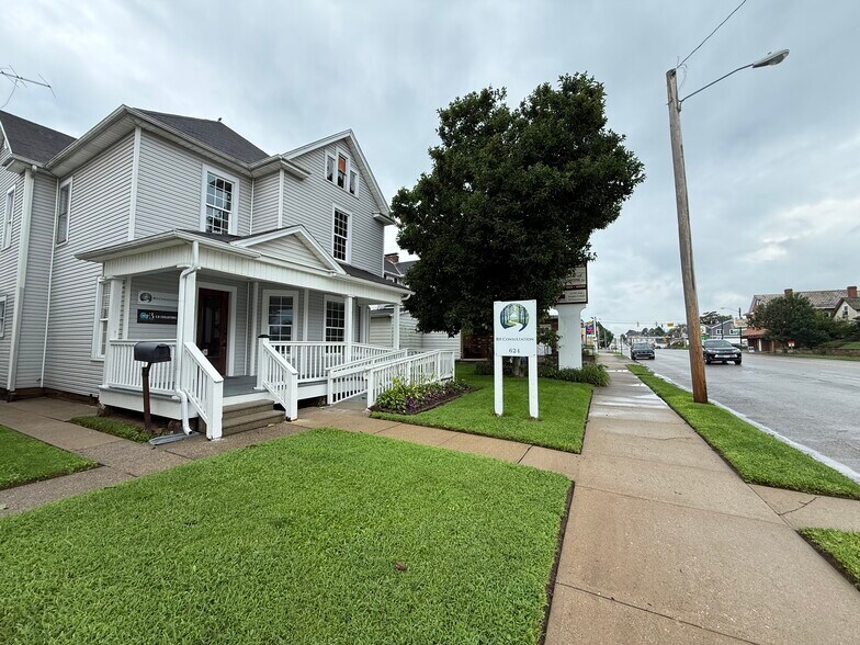 Primary Photo Of 624 E Main St, Lancaster Office For Lease
