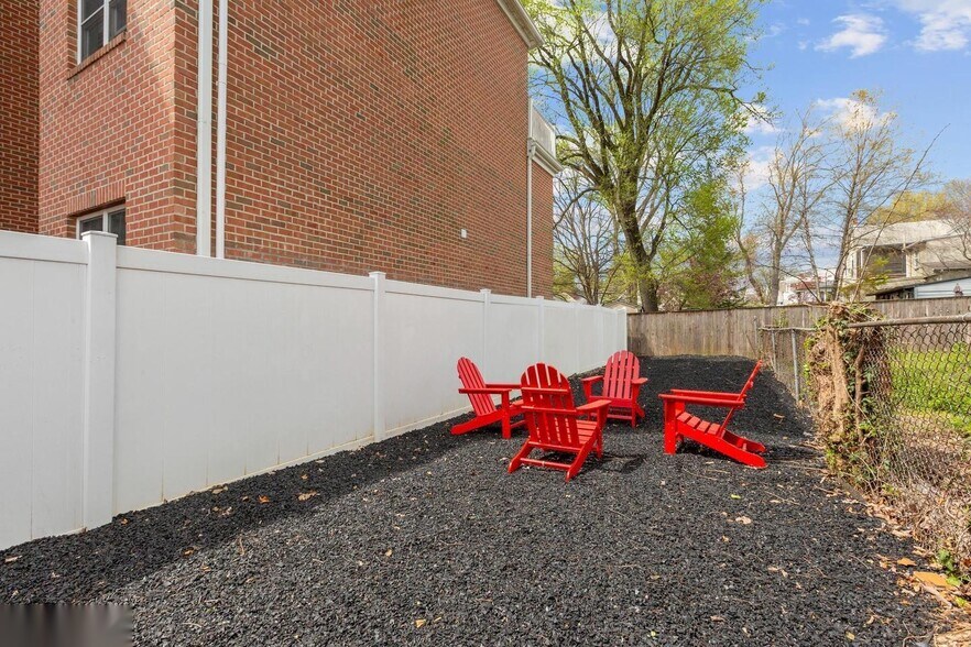 More Photos Of 220 West St, Annapolis Office For Sale