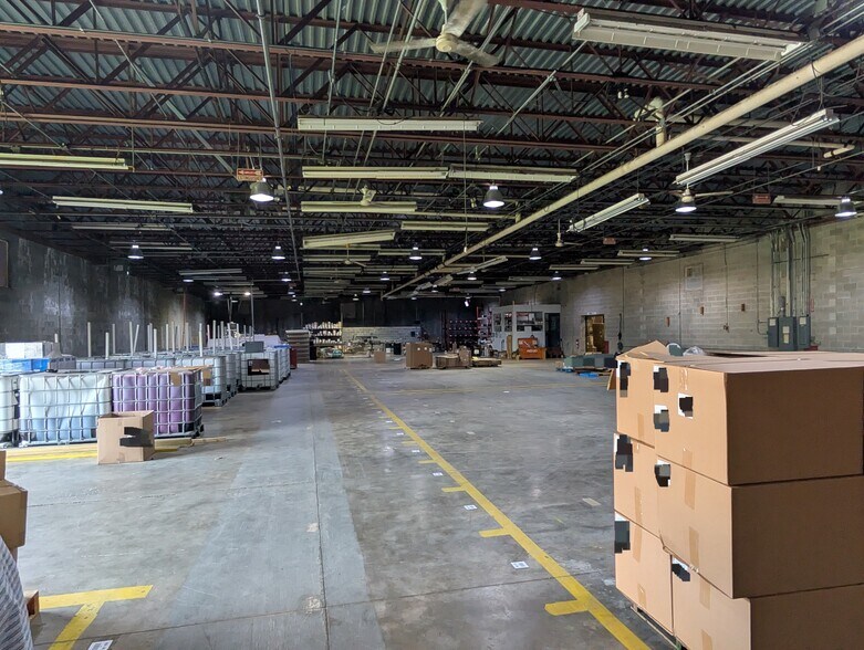 More Photos Of 40 3rd St, Walnutport Warehouse For Lease