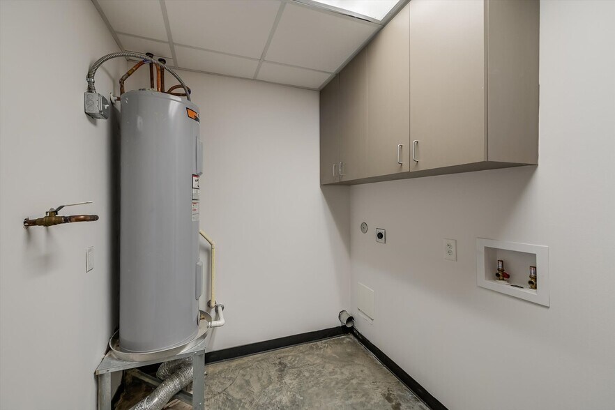 More Photos Of 15314 W State Highway 71, Bee Cave Office For Lease