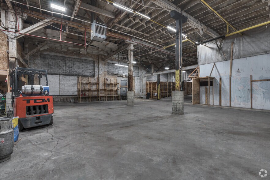 Primary Photo Of 3050 N Western Ave, Chicago Industrial For Lease
