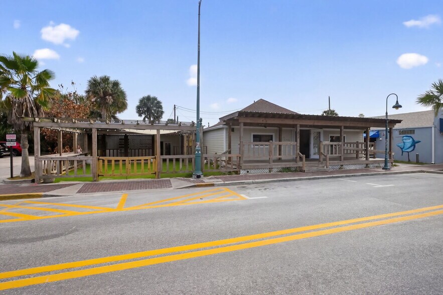 More Photos Of 411 Flagler Ave, New Smyrna Beach Freestanding For Lease