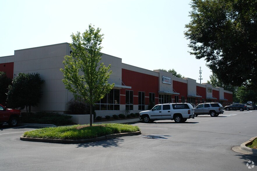 More Photos Of 9517 Monroe Rd, Charlotte Light Distribution For Lease