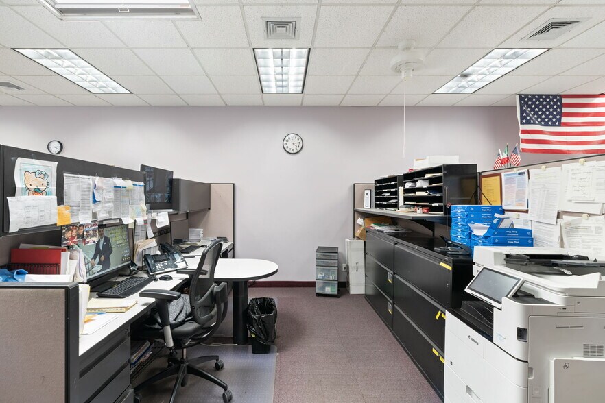 More Photos Of 1190 Hylan Blvd, Staten Island Office For Sale