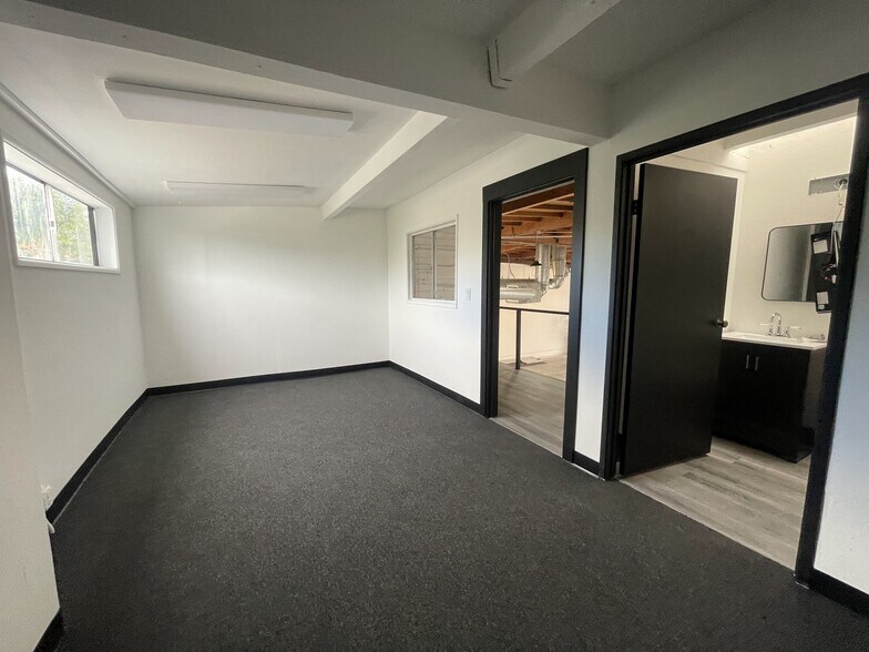 More Photos Of 2659-2661 Junipero Ave, Signal Hill Warehouse For Lease