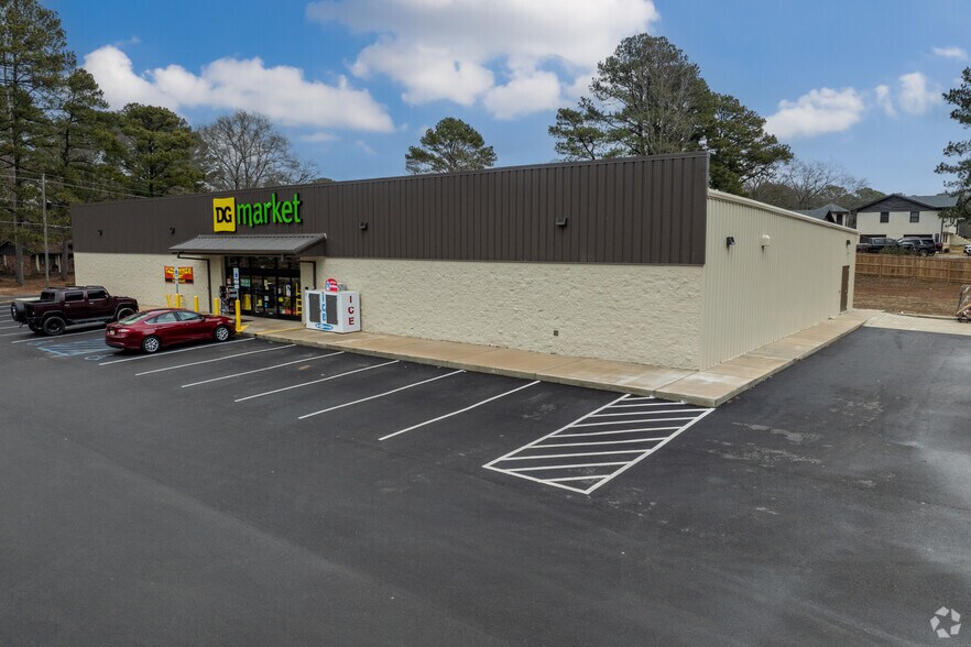 Primary Photo Of 5370 Hazelwood Rd, Adamsville Freestanding For Sale