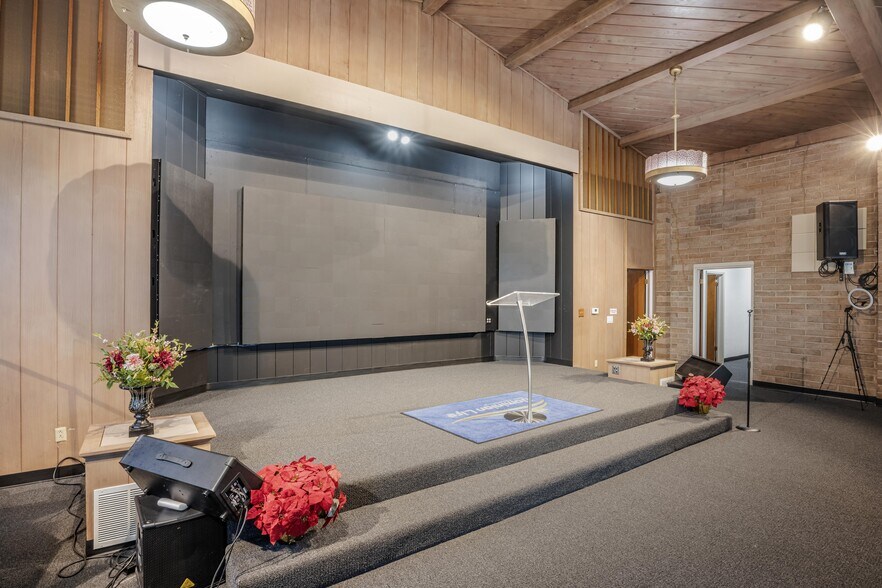 More Photos Of 4677 Tompkins Ave, Oakland Religious Facility For Sale