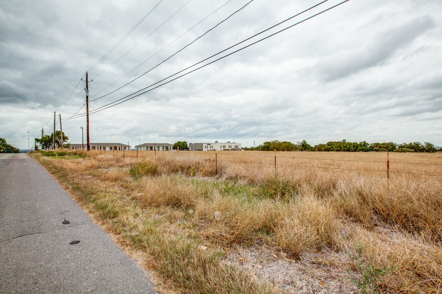 More Photos Of 6711 Grady Niblo Rd, Dallas Land For Sale