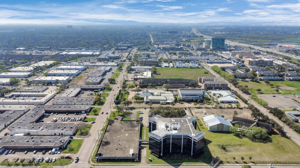 More Photos Of 6100 Corporate Dr, Houston Medical For Sale