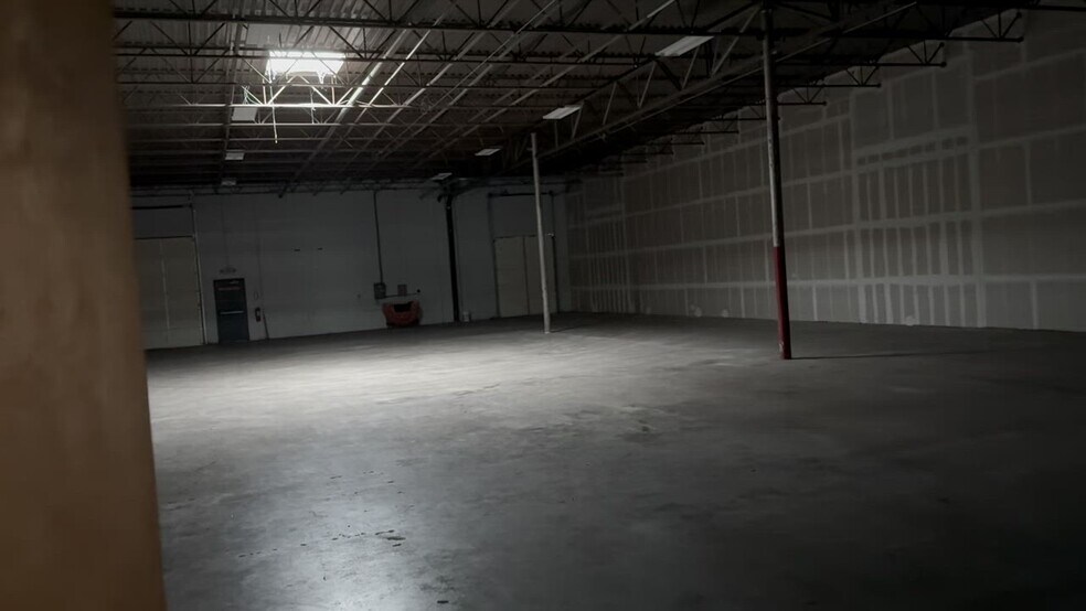 More Photos Of 5001 North Fwy, Fort Worth Light Distribution For Lease