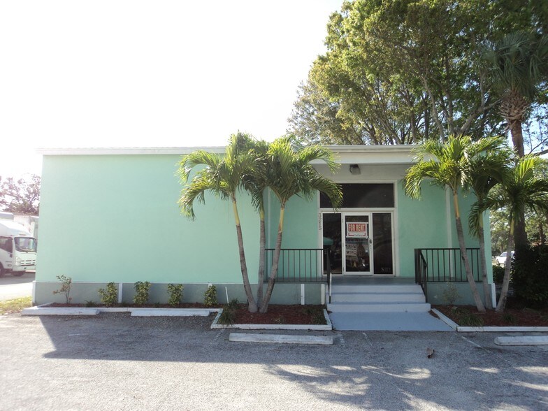 More Photos Of 3101-3215 Aviation Blvd, Vero Beach Warehouse For Lease