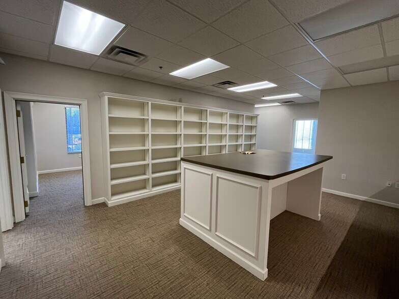 More Photos Of 12 Sammy McGhee Blvd, Jasper Office For Sale