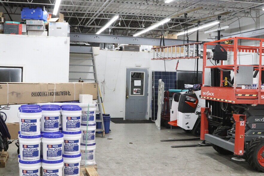 More Photos Of 4583 American Road rd, Rockford Flex For Lease