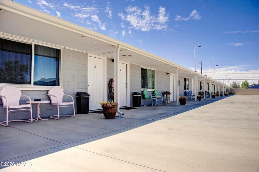 More Photos Of 2141 W 3rd St, Winslow Hotel For Sale