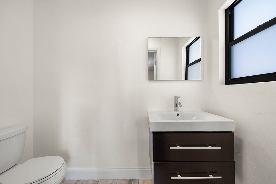 More Photos Of 112 SE 10th St, Delray Beach Office Residential For Lease