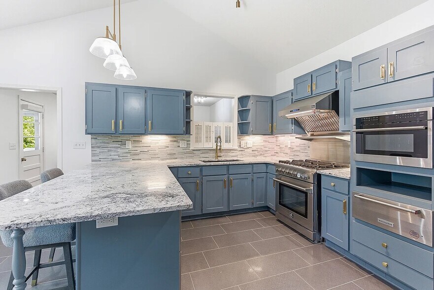 More Photos Of 1106 College Hill St, Pleasant Hill Flex For Sale