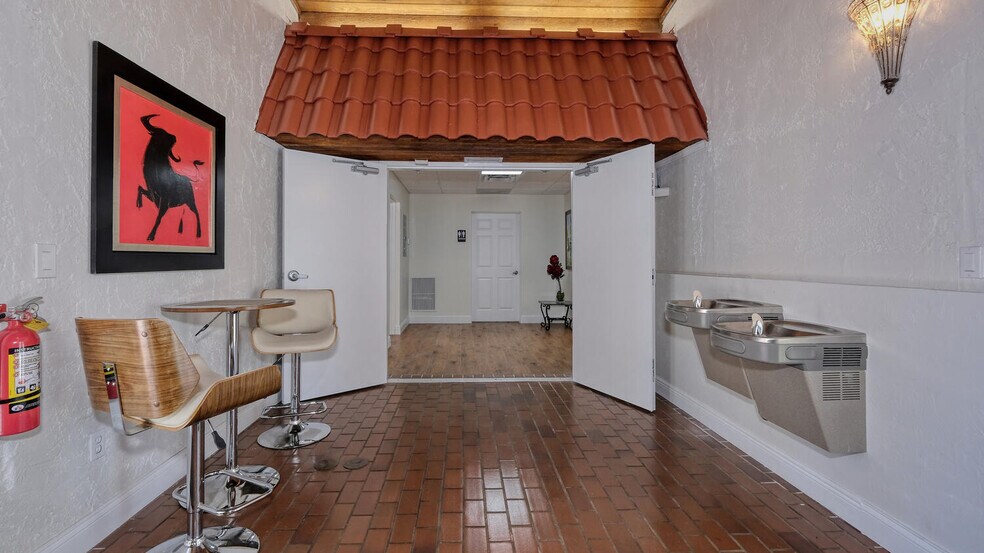 More Photos Of 2548-2550 First St, Fort Myers Loft Creative Space For Lease