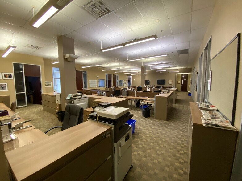 More Photos Of 195 Henry St, Brantford Unknown For Lease