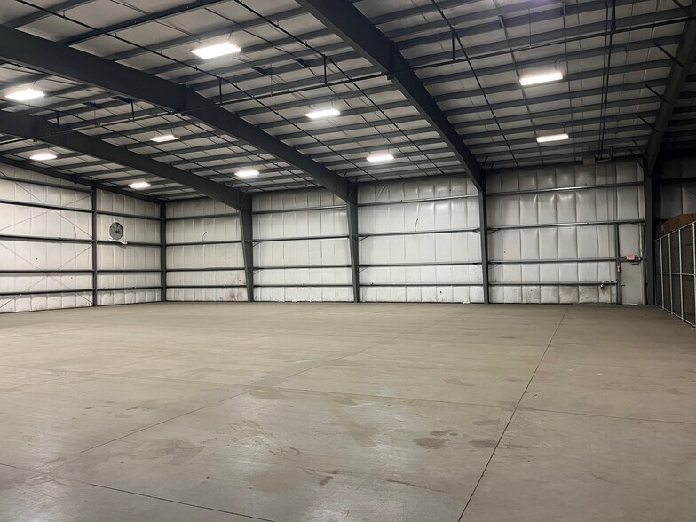 More Photos Of 2632 N Hendrickson Dr, Kalama Warehouse For Lease