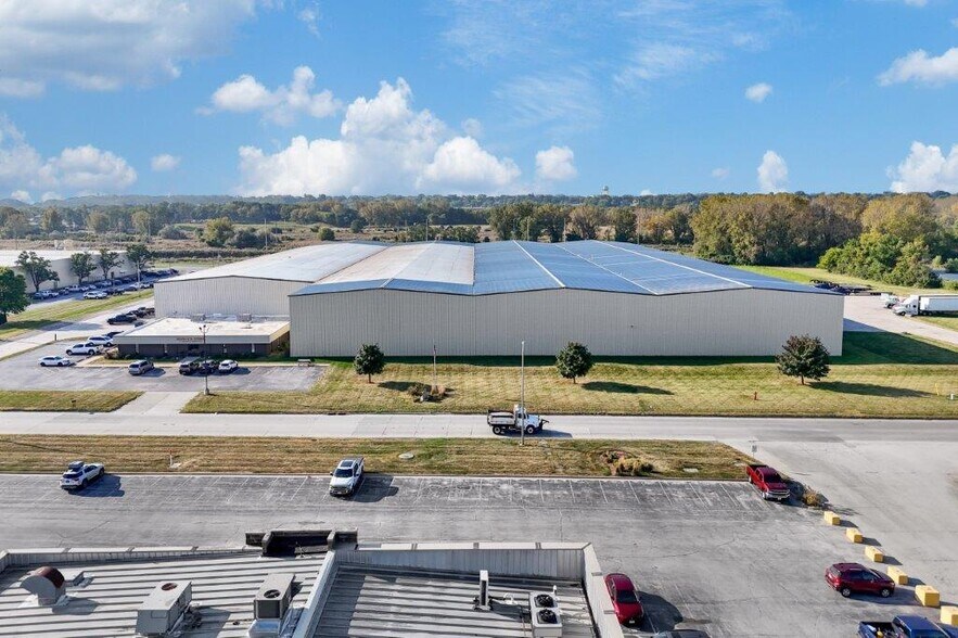 More Photos Of 2930 Morton Dr, East Moline Warehouse For Lease