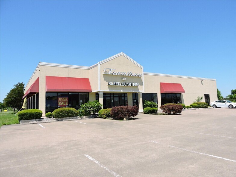 More Photos Of 4200 Ennis Pky, Ennis Freestanding For Lease