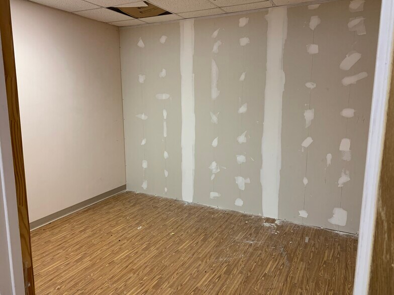 More Photos Of 311 Jesse Jewell Pky, Gainesville Office For Lease