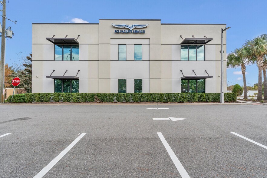 More Photos Of 131 S Country Club Rd, Lake Mary Office For Sale