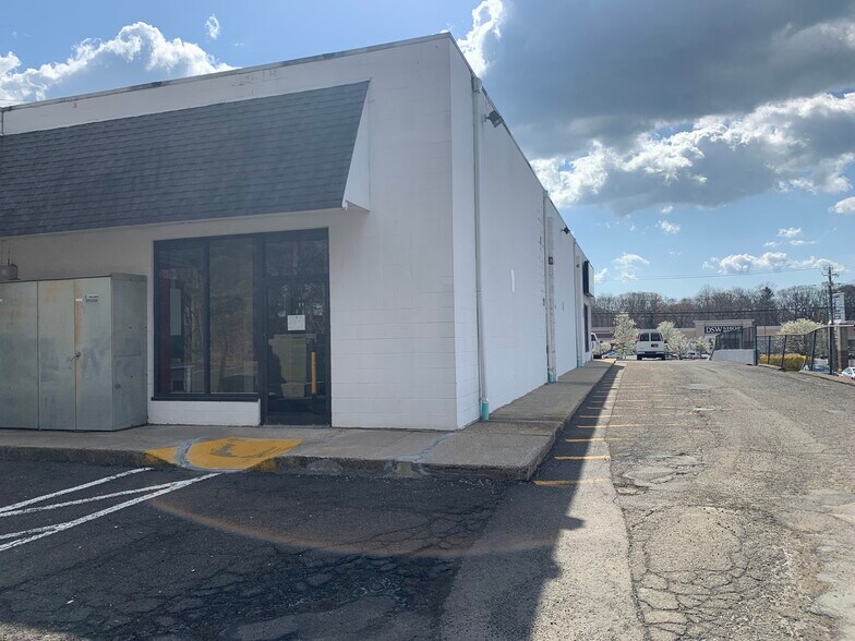 More Photos Of 517-519 Boston Post Rd, Orange Unknown For Lease