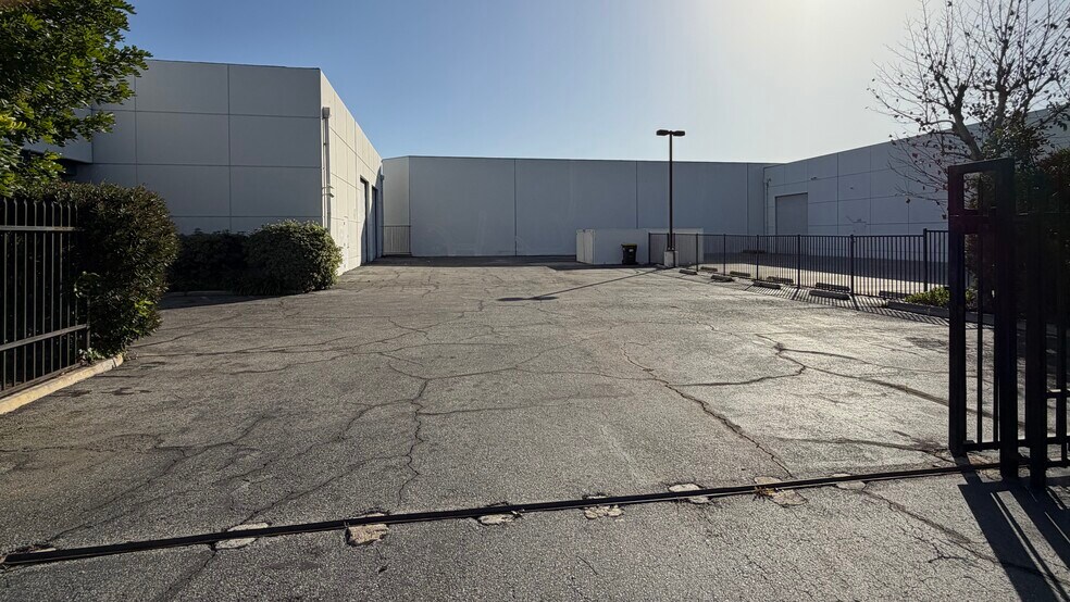 More Photos Of 18320 Bedford Cir, City of Industry Warehouse For Lease