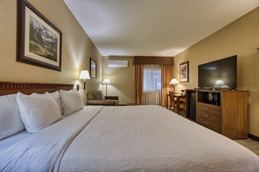 More Photos Of 7860 6th St, Wellington Hotel For Sale