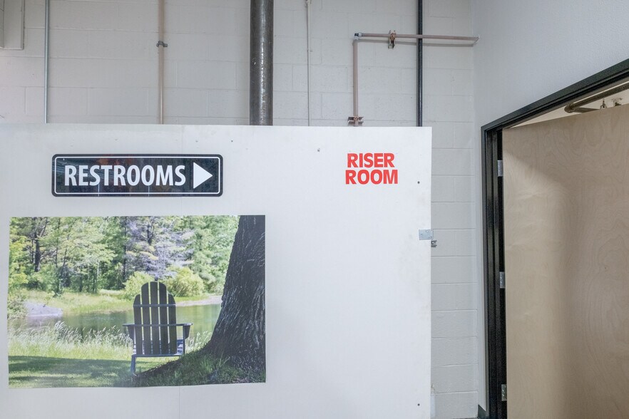 More Photos Of 2175 S Main Rd, Lebanon General Retail For Sale