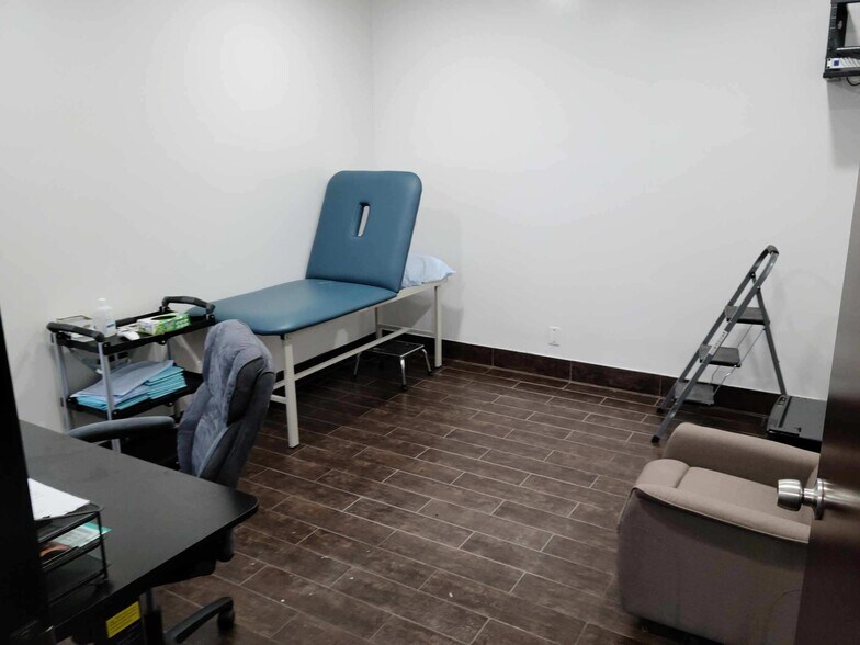 More Photos Of 2012-2040 Monroe St, Dearborn Medical For Lease