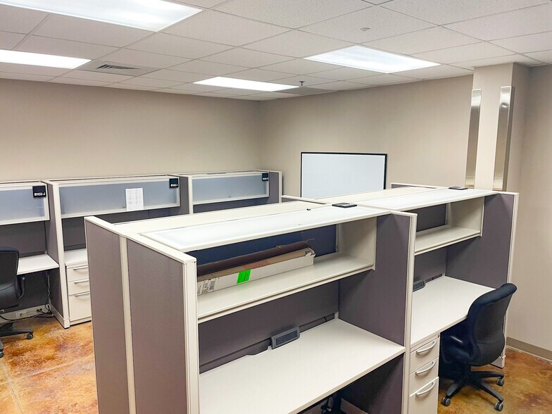 More Photos Of 2625 Co 180 rd, Garden City Manufacturing For Sale