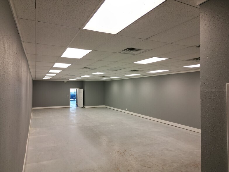 More Photos Of 3501-3539 NW Loop 820, Fort Worth Showroom For Lease