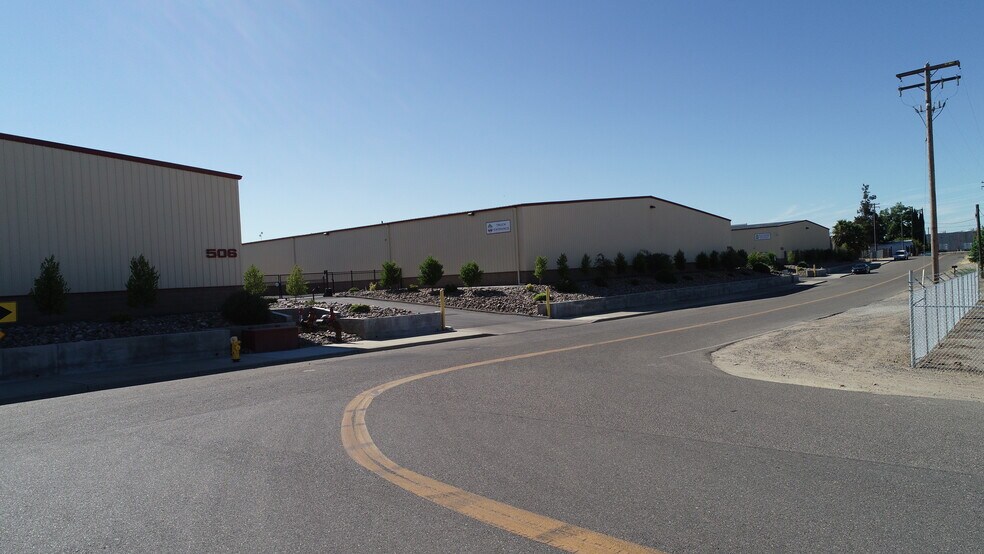 More Photos Of 506-530 El Roya Ave, Modesto Warehouse For Lease