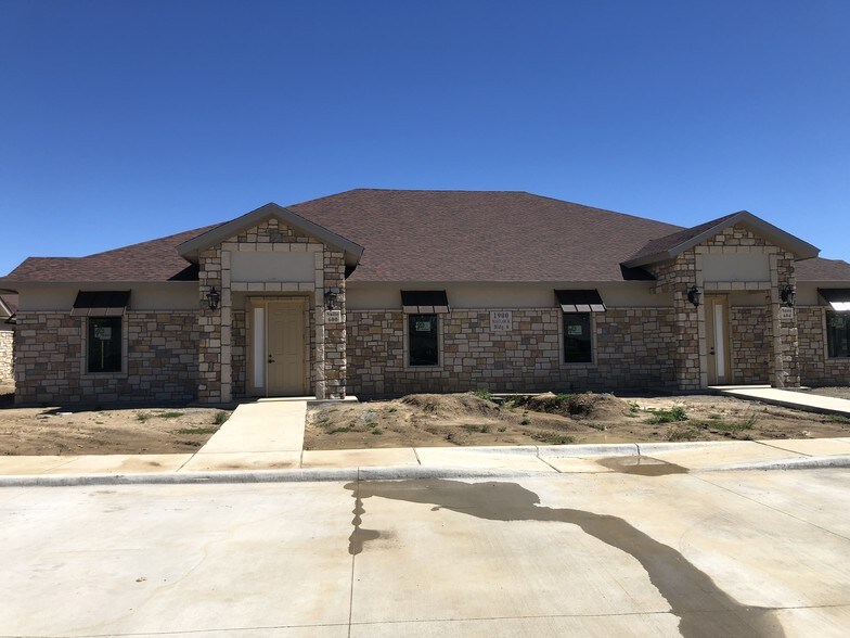 More Photos Of 1900 Matlock Rd, Mansfield Medical For Sale